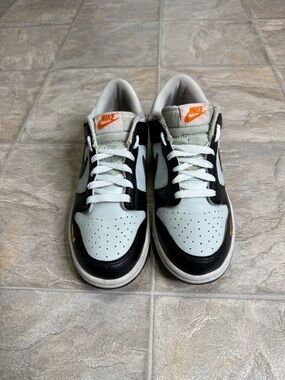 Nike Dunk Low Black Bright Mandarin GS Shoe Size 6.5Y Black FN7784-001 Preowned